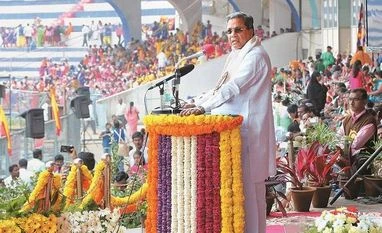 Karnataka polls 2018: Farmers are in distress but a loan waiver may not help Karnataka CM Siddaramaiah