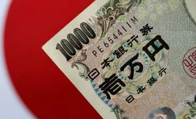 Yen at 6-year low on decisive BOJ move to tamp down bond yields Japan economy, Japan yen, yen, japan currency