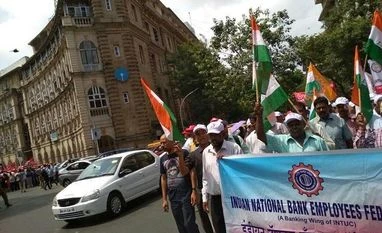 Bank employees' strike: Services in MP, Maharashtra, Gujarat crippled bank strike, bank protest
