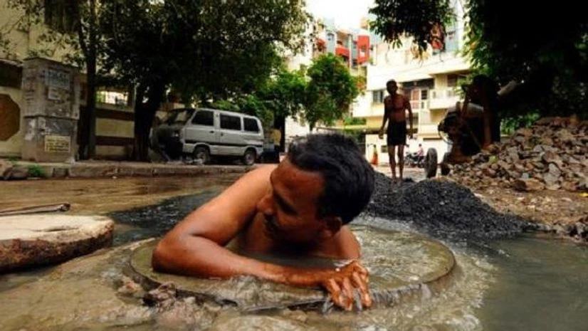 manual scavenger, scavenging manual scavenger, scavenging