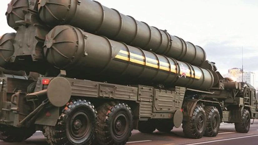 Russian S-400 air defence mobile missile launching systems. All that remains is to decide whether the deal should be signed when PM Narendra Modi meets President Vladimir Putin later this year. Photo: Reuters Russian S-400 air defence mobile missile launching systems. All that remains is to decide whether the deal should be signed when PM Narendra Modi meets President Vladimir Putin later this year. Photo: Reuters