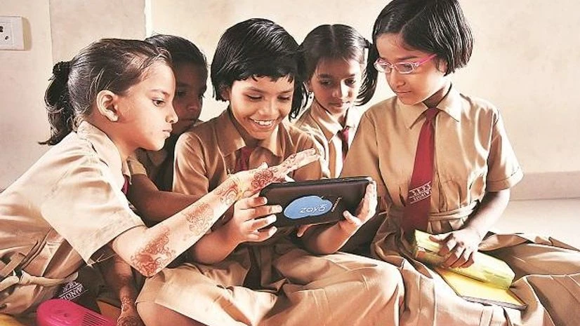Students from Guru Nanak School in Mumbai using Class Cloud Students from Guru Nanak School in Mumbai using Class Cloud