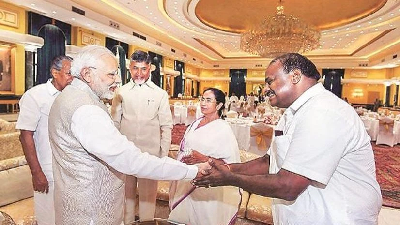Narendra modi, Chandrababu Naidu, Kumaraswamy, Mamata banerjee, Pinarayi Vijayan, NITI Aayog, PM Narendra Modi with Karnataka CM H D Kumaraswamy, West Bengal Chief Minister Mamata Banerjee, Kerala CM Pinarayi Vijayan and Andhra Pradesh CM N Chandrababu Naidu during the Governing Council meeting of the NITI Aayog. Photo: PTI