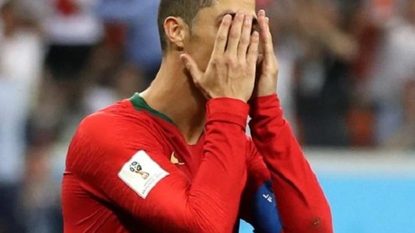 Ronaldo misses from the spot Ronaldo misses from the spot