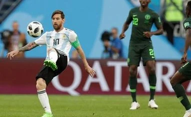 Messi heroics, Rojo's late winner take Argentina to knockouts; FT 2-1 Messi, Fifa World CUp