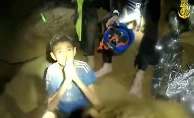 Ex-Navy Seal diver dies in attempt to rescue Thai boys trapped in cave thai boys, thailand