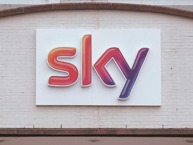 Rupert Murdoch's Fox hikes Sky bid to $32.5 bn, all eyes on Comcast ...