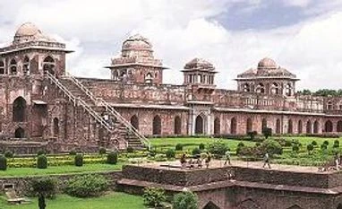 Monuments to majestic trees, Mandu in monsoon makes for a classic trip The Jahaz Mahal in Mandu