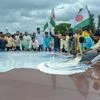 Devendra Fadnavis,Maharashtra,Maharashtra Chief Minister,Raju Shetti,Mumbai,Pune,Swabhimani Shetkari Sanghatana chief, amul, milk supply, milk tankers, Akhil Bharatiya Kisan Sabha, free milk supply in maharashtra, milk protest, agitation over milk pr