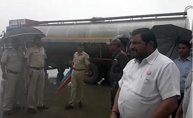 Milk farmers strike in Maharashtra intensifies as protesters return tankers milk protest