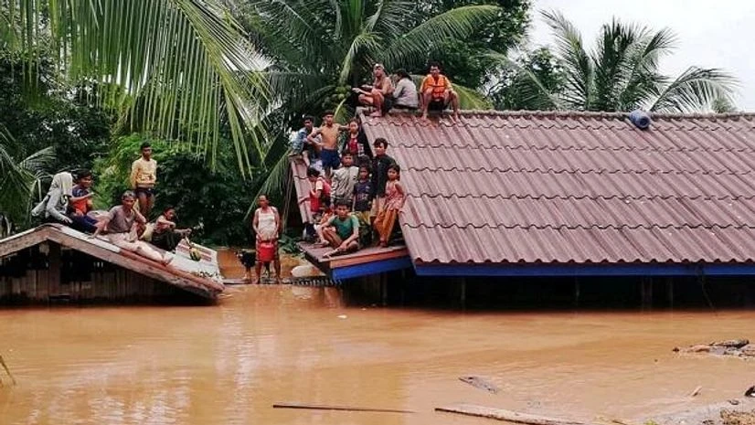 Villagers evacuate after the Xepian-Xe Nam Noy hydropower dam collapsed in Attapeu province, Laos. Photo: Reuters Villagers evacuate after the Xepian-Xe Nam Noy hydropower dam collapsed in Attapeu province, Laos. Photo: Reuters