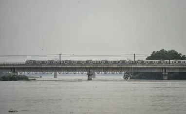 Yamuna water level breaches danger mark, forces 40,000 people to evacuate metro, monsoon, flood