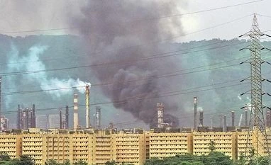 BPCL to keep Mumbai refinery shut for at least 2 months after fire: Source Fire broke out at the Bharat Petroleum refinery after an explosion, in Chembur, Mumbai. Photo: PTI