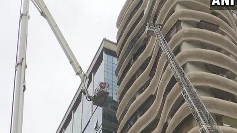 Four persons died in the fire accident that broke out in Crystal Tower in Parel area Four persons died in the fire accident that broke out in Crystal Tower in Parel area