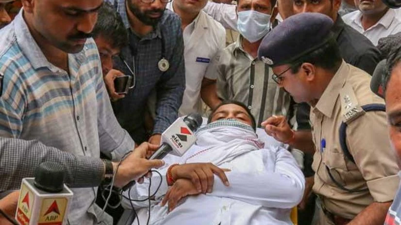 Doctors and police personnel monitor Patidar Anamat Andolan Samiti (PAAS) leader Hardik Patel's health a she is taken to be admitted into a hospital, in Ahmedabad Doctors and police personnel monitor Patidar Anamat Andolan Samiti (PAAS) leader Hardik Patel's health a she is taken to be admitted into a hospital, in Ahmedabad