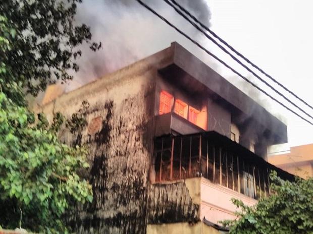 Fire breaks out in shoe factories in Udyog Nagar Fire breaks out in shoe factories in Udyog Nagar