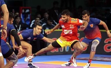 Pro Kabaddi 2018 highlights, Day 71: UP Yoddha beat Dabang Delhi 45-33 Pro Kabaddi 2018