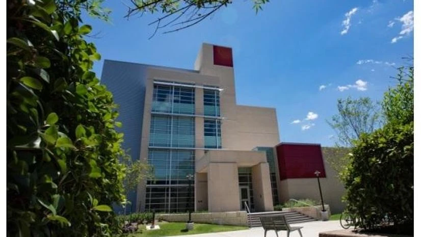 University of Houstan, Engineering research Building Engineering Building Named for Durga D. and Sushila Agrawal. Photo: Twitter @UHEngineering