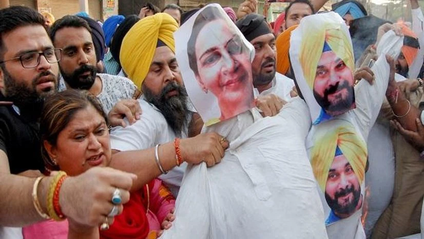 Sidhu BJP-SAD leaders carry the effigies of Navjot Sidhu and his wife Navjot Kaur during a protest against the state government over the Joda Phatak mishap, in Amritsar