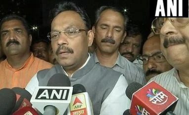 Boat accident off Mumbai coast kills 1; Maharashtra chief secy not on board mumbai boat capsize