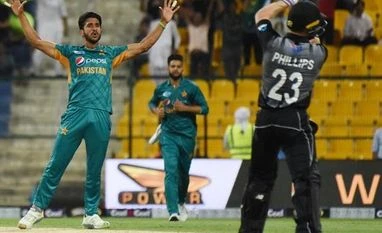 Amir, Hasan Ali leave PCB WhatsApp group after central contract snub Pakistan's Hasan Ali celebrate after taking a wicket against a T20I match against New Zealand in Abu Dhabi on Wednesday, October 31, 2018. Photo: Twitter @TheRealPCB