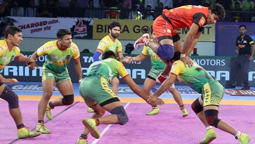 Pawan Sehrawat trying to escape with lion jump while raiding Pawan Sehrawat making lion jump against Patna Pirates