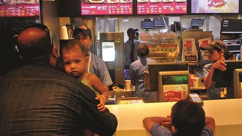 Service charge, income tax, cbdt, hotels Service charge, restaurants Service charge, hotels staff, restaurants workers, tax payment, Consumer Affairs ministry, Central Board of Direct Taxes, fair trade practices Service charge