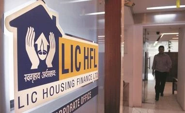 Govt not to participate in LIC's open offer to buy 51% stake in IDBI Bank LIC, Life Insurance Corporation of India