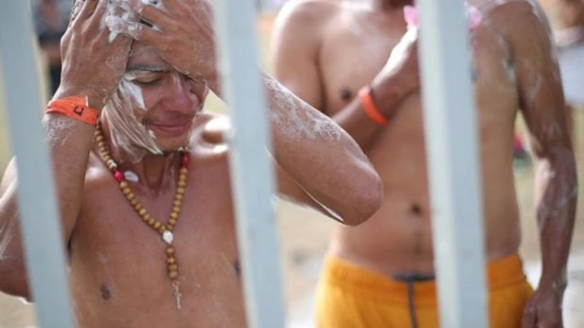 Migrants, part of a caravan of thousands from Central America trying to reach the United States, shower as they rest in a shelter in Tijuana, Mexico Migrants, part of a caravan of thousands from Central America trying to reach the United States, shower as they rest in a shelter in Tijuana, Mexico