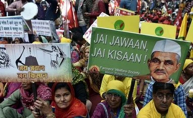 Loan waivers little help to farmers, says Niti Aayog after Rahul statement All India Kisan Sangharsh Coordination Committee (AIKSCC) members and Farmers Protesting at Parliament Street fro their various demands in New Delhi. PHOTO-DALIP KUMAR
