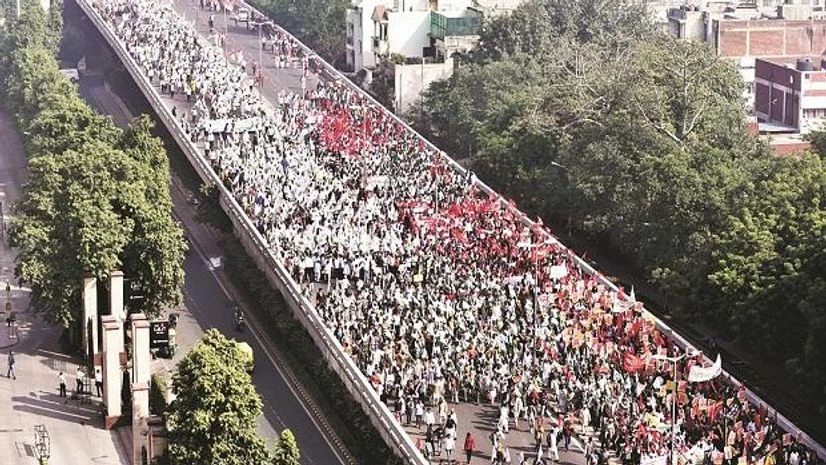 All India Kisan Sangharsh Coordination Committee (AIKSCC) members and farmers on Friday march towards Parliament from Ramlila Ground in New Delhi to press for their demands PHOTO: DALIP KUMAR All India Kisan Sangharsh Coordination Committee (AIKSCC) members and farmers on Friday march towards Parliament from Ramlila Ground in New Delhi to press for their demands PHOTO: DALIP KUMAR