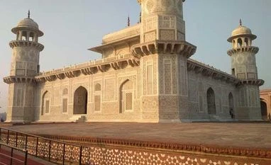 Romancing no garbage in the city of Taj I’timad-ud-daulah's tomb, Agra