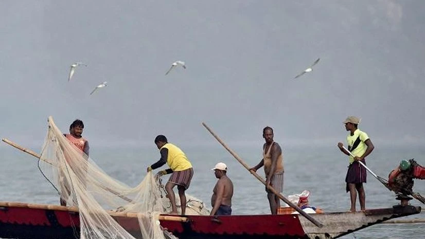 fishing, chilika lake Fisharmen throw their fishing nets in the Chilika Lake in Odisha