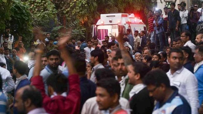 Mumbai hospital fire, esic hospital People look on as firefighters conduct rescue after a major fire broke out at ESIC Kamgar Hospital, in Mumbai