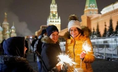 Income of Russians plunges most in 20 years in Q2; GDP shrinks 9.6% New Year, Russia