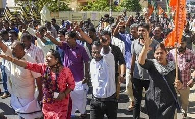 Kerala on the edge as mobs take to streets over women entering Sabarimala Sabarimala