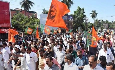 BJP-RSS and CPI(M) workers clash over Sabarimala issue in Kerala again Sabarimala temple