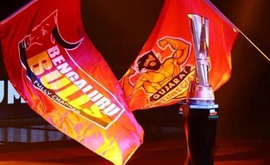 Pawan's 22 raid points help Bengaluru Bulls lift Pro Kabaddi 2018 cup Pro kabaddi 2018 final: Gujarat Fortunegiants vs Bengaluru Bulls