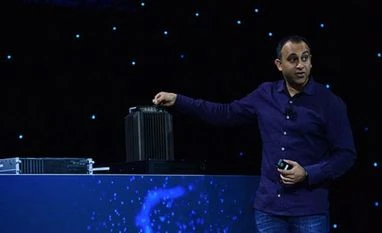 CES 2019: Intel showcasess Snow Ridge 5G SoC for wireless base stations Navin Shenoy, Intel executive vice president in the Data Center Group, motions to a 5G base station prototype during Intel Corporation’s news event at CES 2019