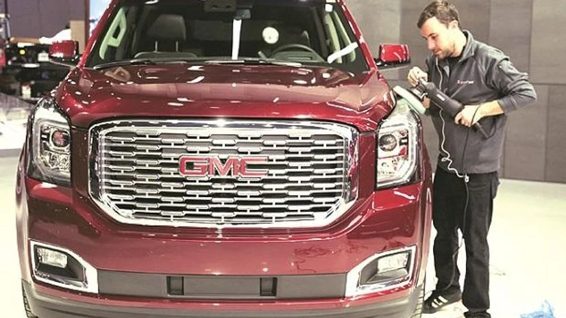 car, vehicle, automobile US carmakers face recession as buyers dump traditional sedans for SUVs