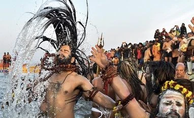 Thousands of devotees take holy dip in Haridwar on Maha Shivratri Kumbh Mela 2019