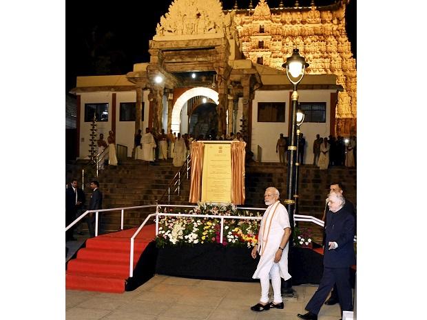 PM Modi offers prayers at Sree Padmanabhaswamy Temple in Thiruvananthapuram PM Modi offers prayers at Sree Padmanabhaswamy Temple in Thiruvananthapuram