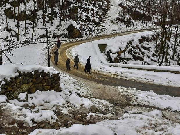 Rains lash the plains, fresh snowfall in higher reaches of valley . Rains lash the plains, fresh snowfall in higher reaches of valley .