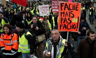 France's 'yellow vest' movement back on streets, despite divisions France yellow vest