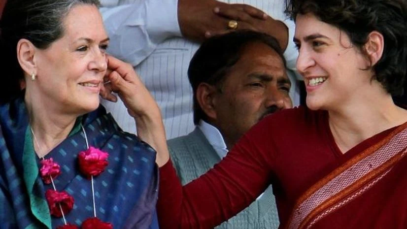 Govt withdraws SPG security cover of Sonia, Rahul and Priyanka Gandhi Govt withdraws SPG security cover of Sonia, Rahul and Priyanka Gandhi