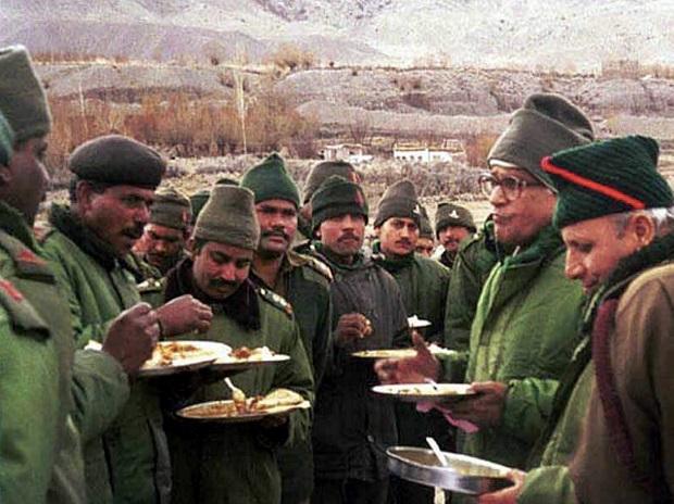 George Fernandes interacting with the troops at a forward post in Leh, J & K George Fernandes interacting with the troops at a forward post in Leh, J & K