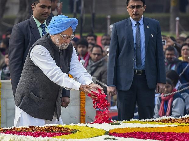 Former prime minister Manmohan Singh pays floral tribute to Mahatma Gandhi on his 71st death anniversary Former prime minister Manmohan Singh pays floral tribute to Mahatma Gandhi on his 71st death anniversary