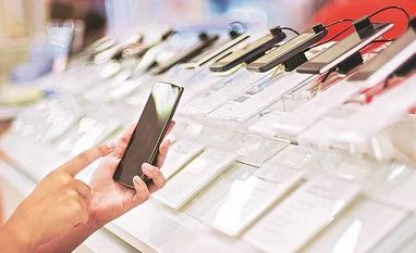 Global smartphone shipments fall in Q2 for seventh straight quarter smartphone, mobile