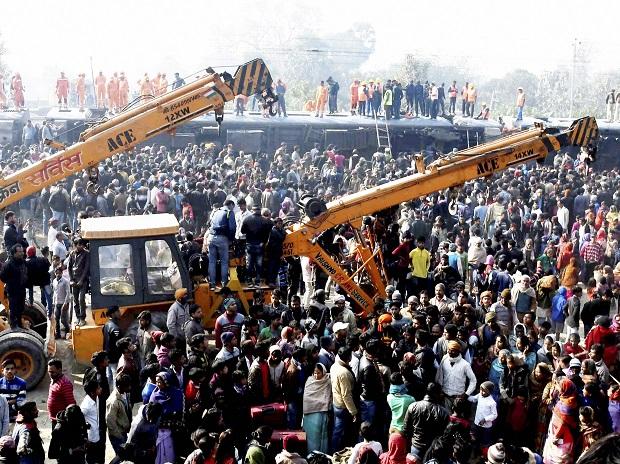1 general coach, 1 AC coach B3, 3 sleeper coaches -S8, S9, S10 and 4 more coaches have derailed 1 general coach, 1 AC coach B3, 3 sleeper coaches -S8, S9, S10 and 4 more coaches have derailed