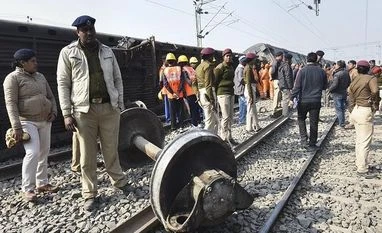 Passenger train collides with goods train in Maha's Gondia; 2 injured Railway officials and police personnel inspect the site where nine coaches of the Delhi-bound Seemanchal Express derailed at Hajipur
